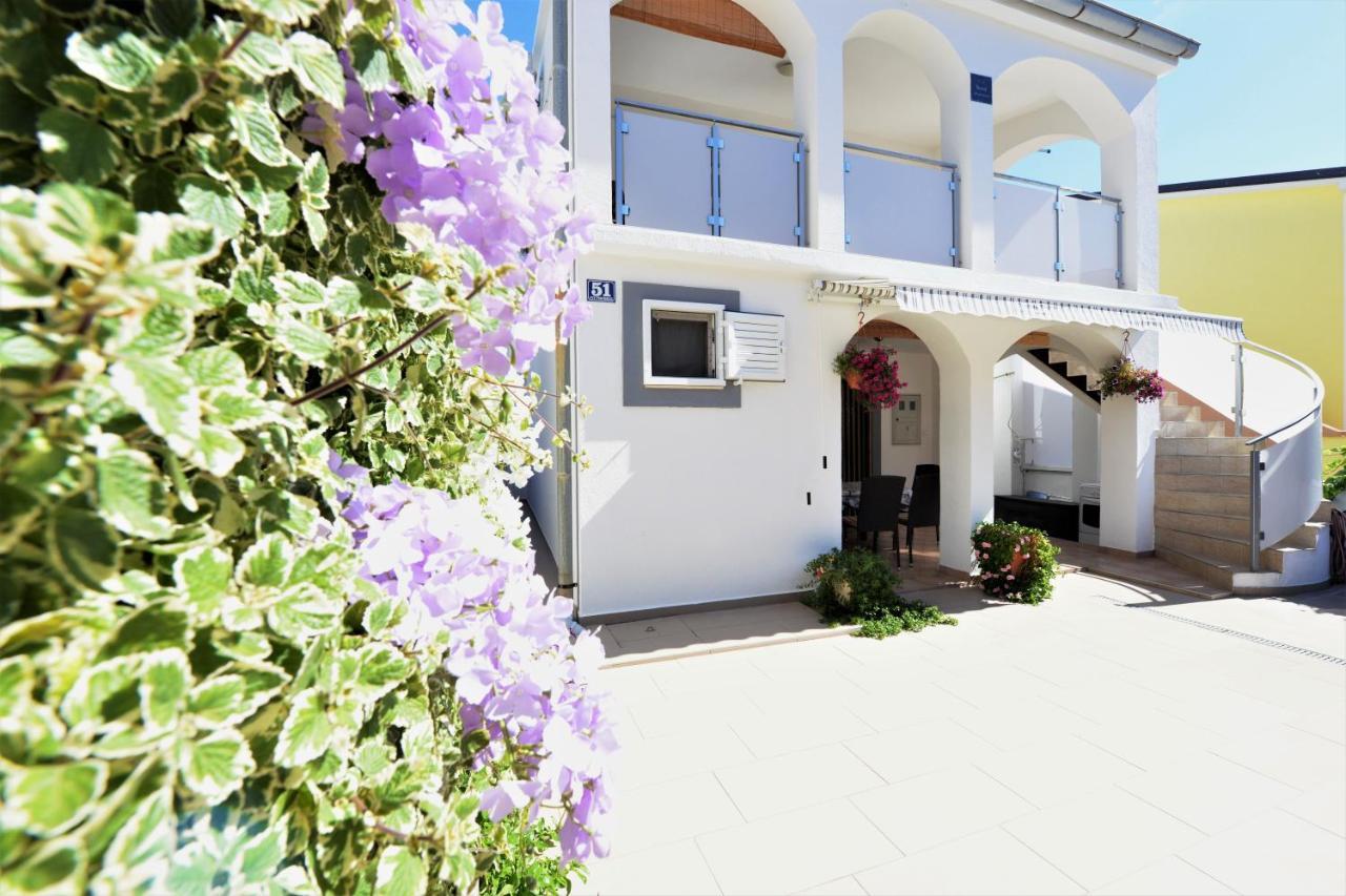 Apartment Lavender Vir Exterior photo