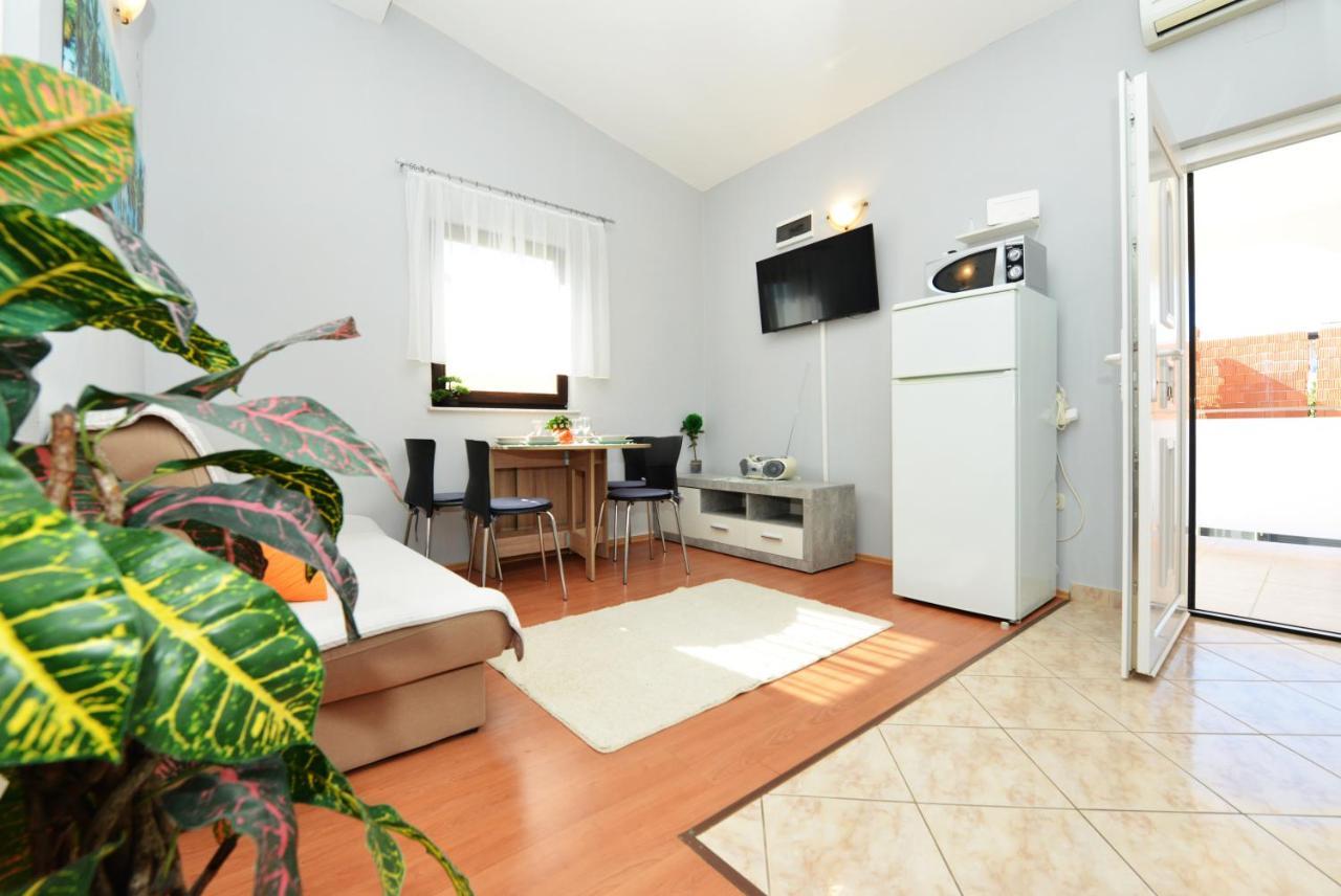 Apartment Lavender Vir Exterior photo